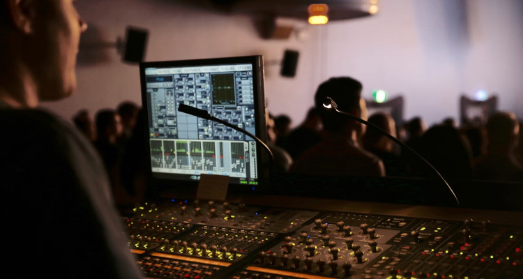 Beneficios del alquiler equipo de sonido Barcelona e Ibiza para bodas y eventos corporativos: ahorra y triunfa